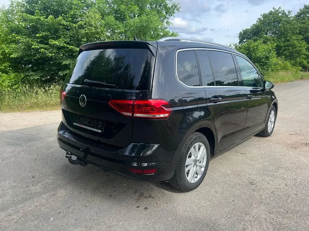 Gebraucht VW Touran 116 PS (85 kW) 2020 Schwarz Van / Kleinbus