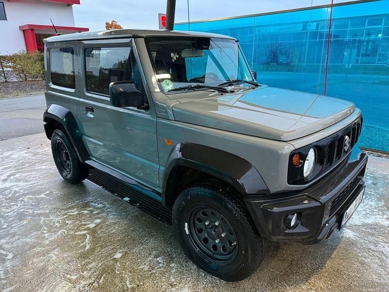 Grau Gebraucht 2021 Suzuki Jimny SUV | 27.900 € (Guter Preis) - Bild 1/4