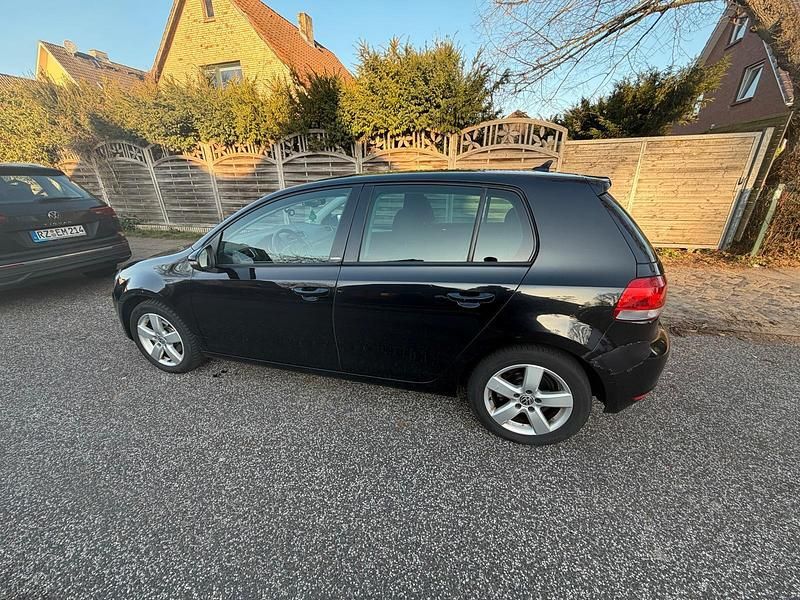 Gebraucht VW Golf VI 105 PS (77 kW) 2011 Schwarz Kleinwagen