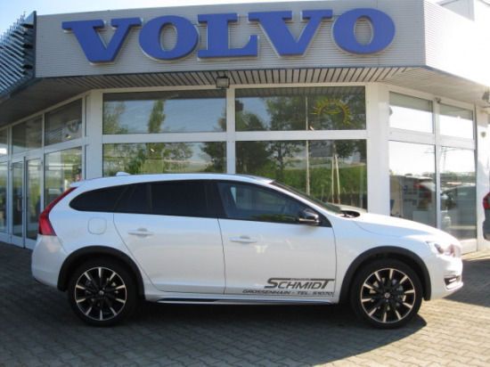Gebraucht Volvo V60 150 PS (110 kW) 2018 Andere farbe metallic Kombi