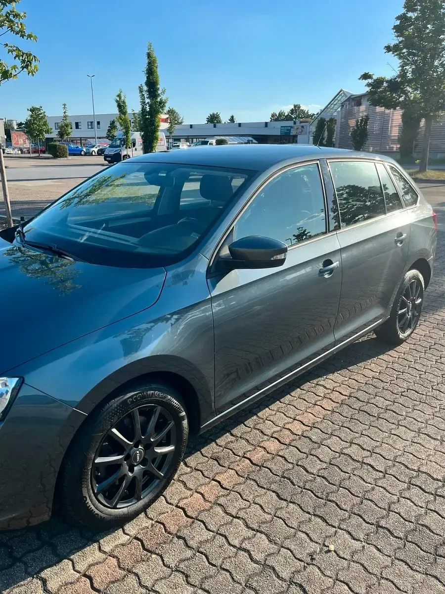 Gebraucht Skoda Rapid 110 PS (80 kW) 2019 Grau Kleinwagen