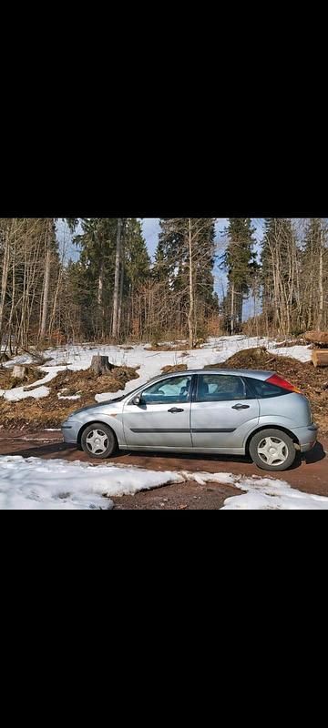 Silber Gebraucht 2003 Ford Focus Kleinwagen | 750 € (Guter Preis) - Bild 1/4