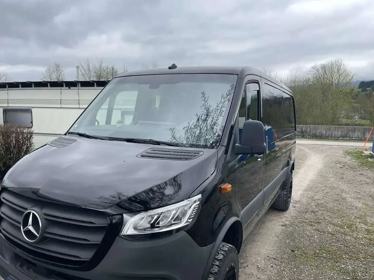 Gebraucht Mercedes Sprinter 190 PS (139 kW) 2024 Schwarz Van