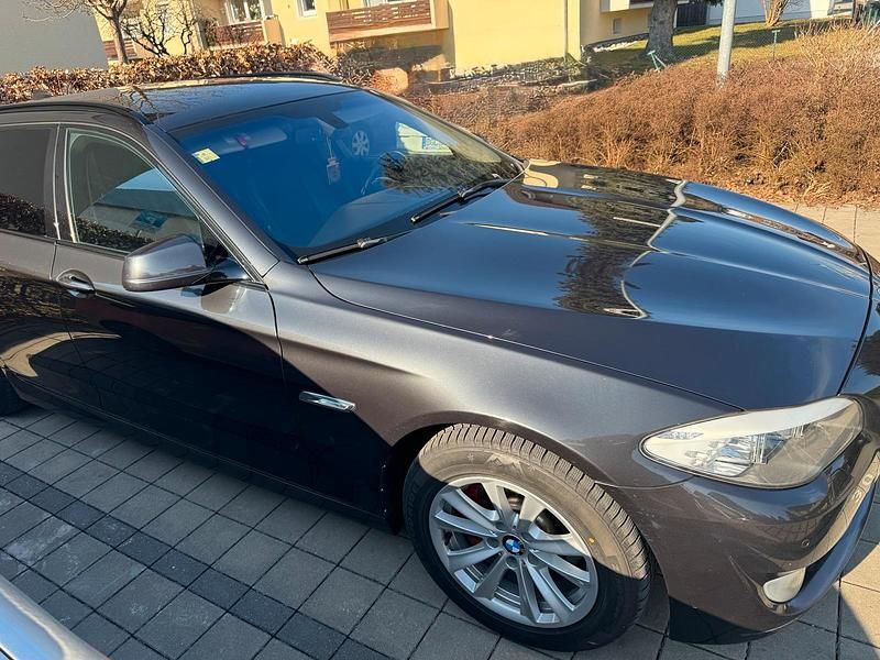 Gebraucht BMW 520 184 PS (135 kW) 2012 Grau Kombi