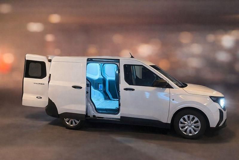 Gebraucht Ford Transit Trend 99 PS (72 kW) 2025 Weiß Van / Kleinbus