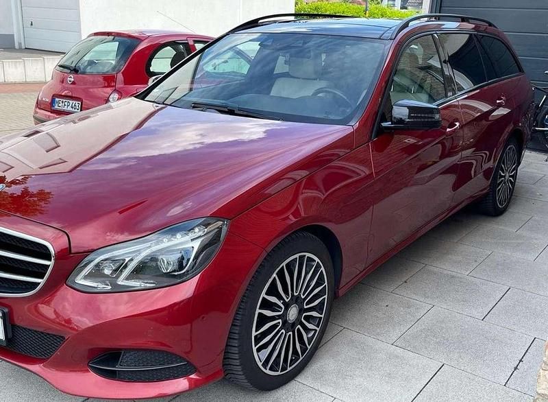 Gebraucht Mercedes E300 204 PS (150 kW) 2015 Rot Kombi