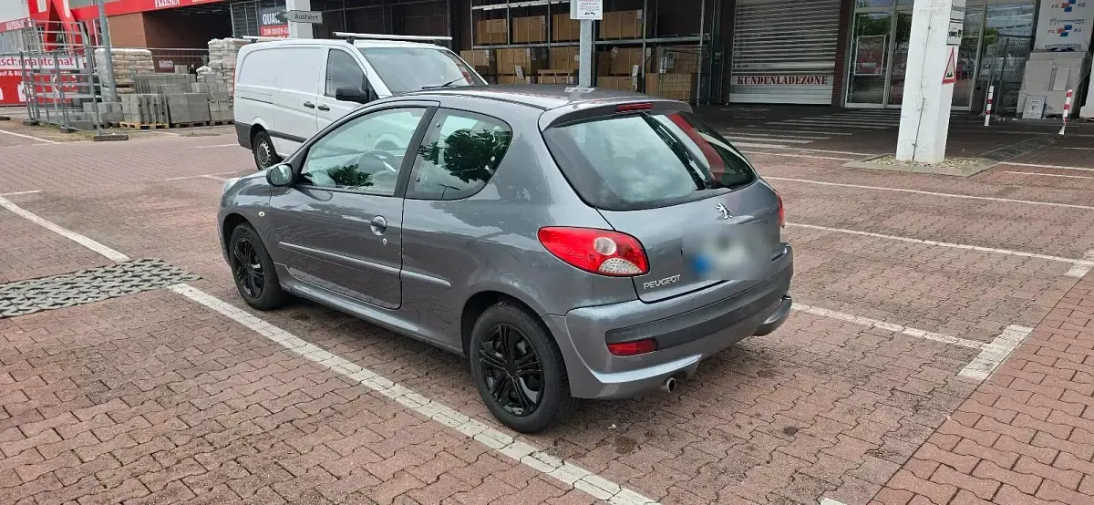 Gebraucht Peugeot 206 75 PS (55 kW) 2010 Silber Kleinwagen