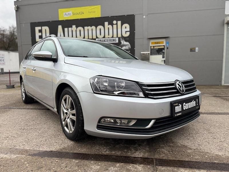 Silber Gebraucht 2011 VW Passat Kombi | 6.199 € (Guter Preis) - Bild 1/4
