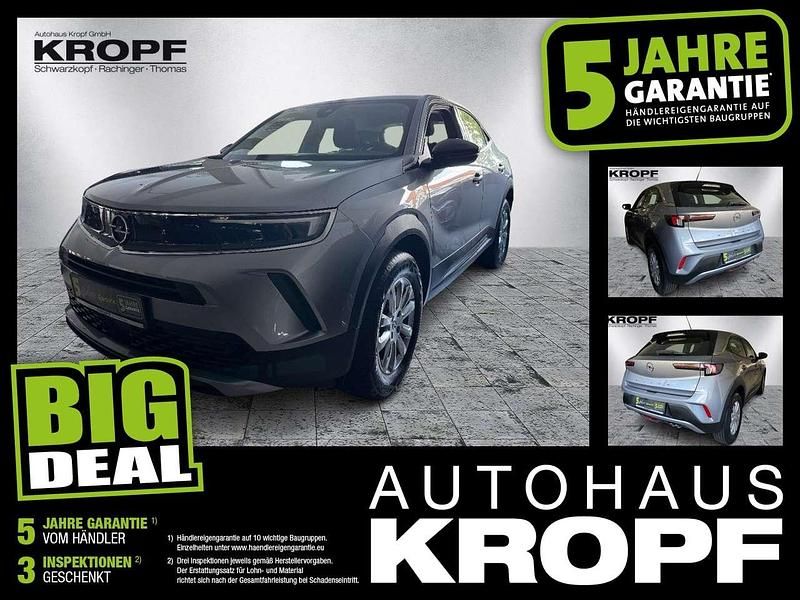 Lackierung grau Gebraucht 2023 Opel Mokka Enjoy SUV | 19.390 € (Fairer Preis) - Bild 1/4