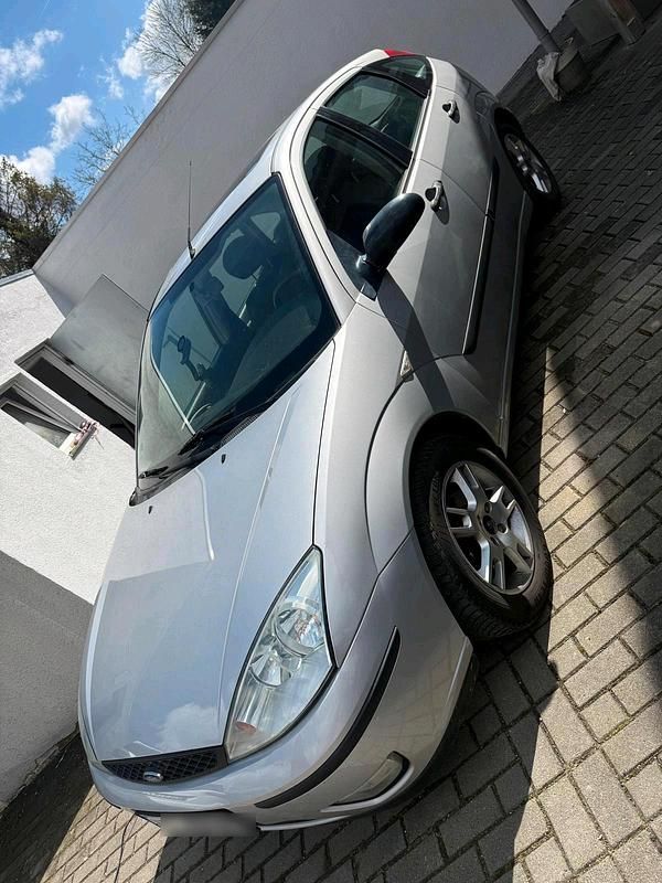 Gebraucht Ford Focus Trend 116 PS (85 kW) 2003 Silber Kleinwagen