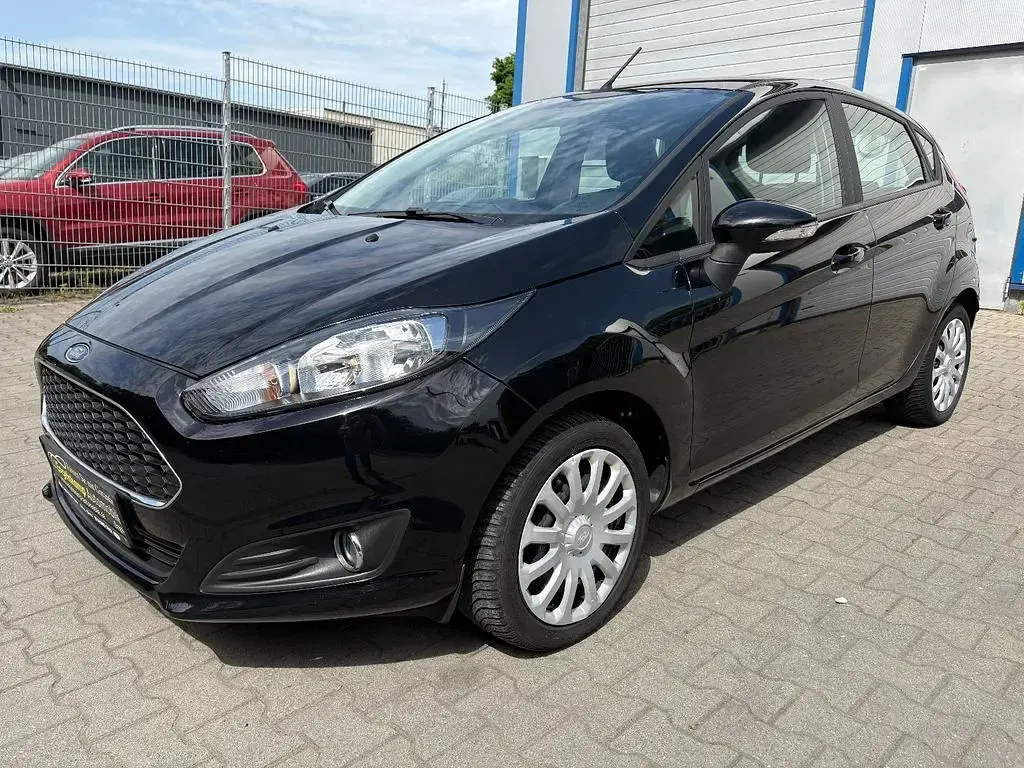 Gebraucht Ford Fiesta Celebration 82 PS (60 kW) 2017 Schwarz Kleinwagen