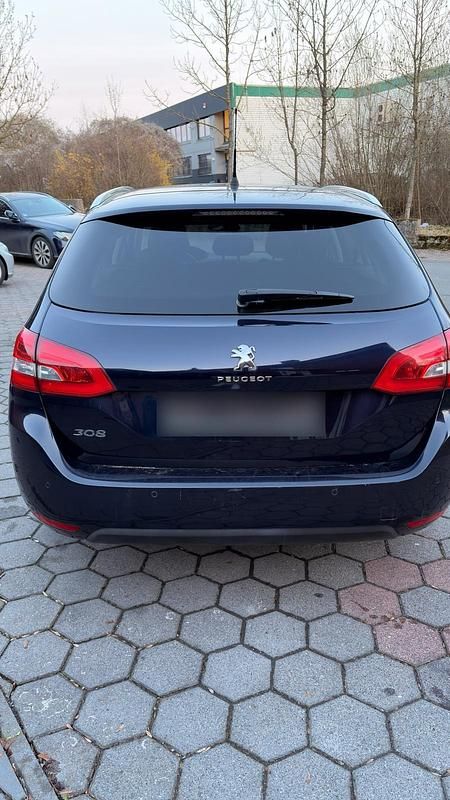 Gebraucht Peugeot 308 120 PS (88 kW) 2018 Blau Kombi
