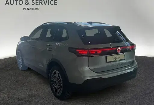 Neu VW Tiguan Life 150 PS (110 kW) 2026 Silber SUV