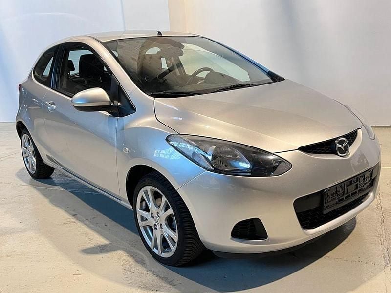 Gebraucht Mazda 2 Inclusive 75 PS (55 kW) 2009 Silber Kleinwagen