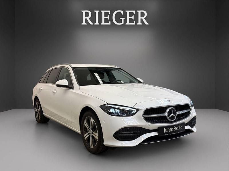 Gebraucht Mercedes C300e Avantgarde 204 PS (150 kW) 2024 Weiß Limousine