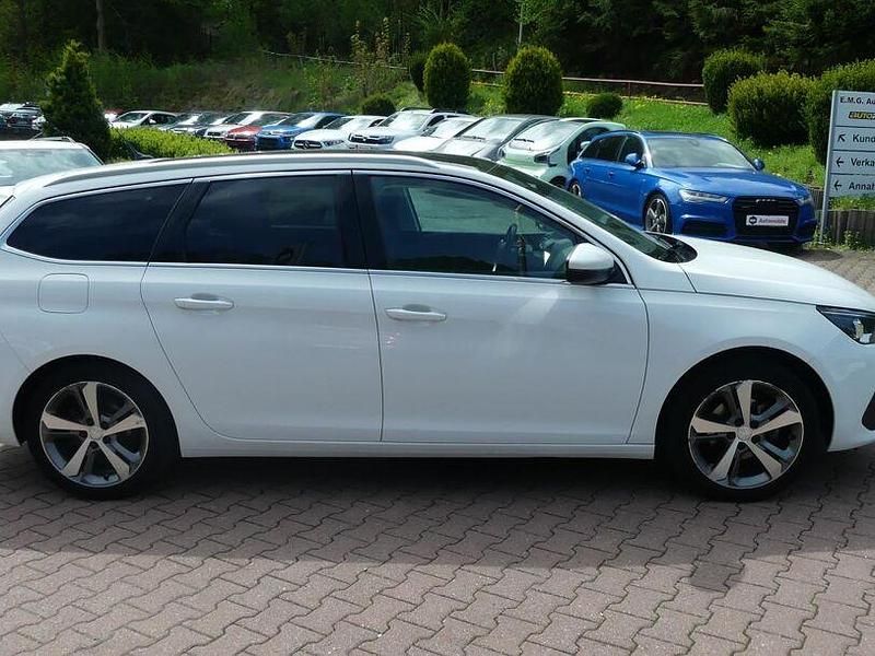 Gebraucht Peugeot 308 SW 131 PS (96 kW) 2020 Weiß Kombi