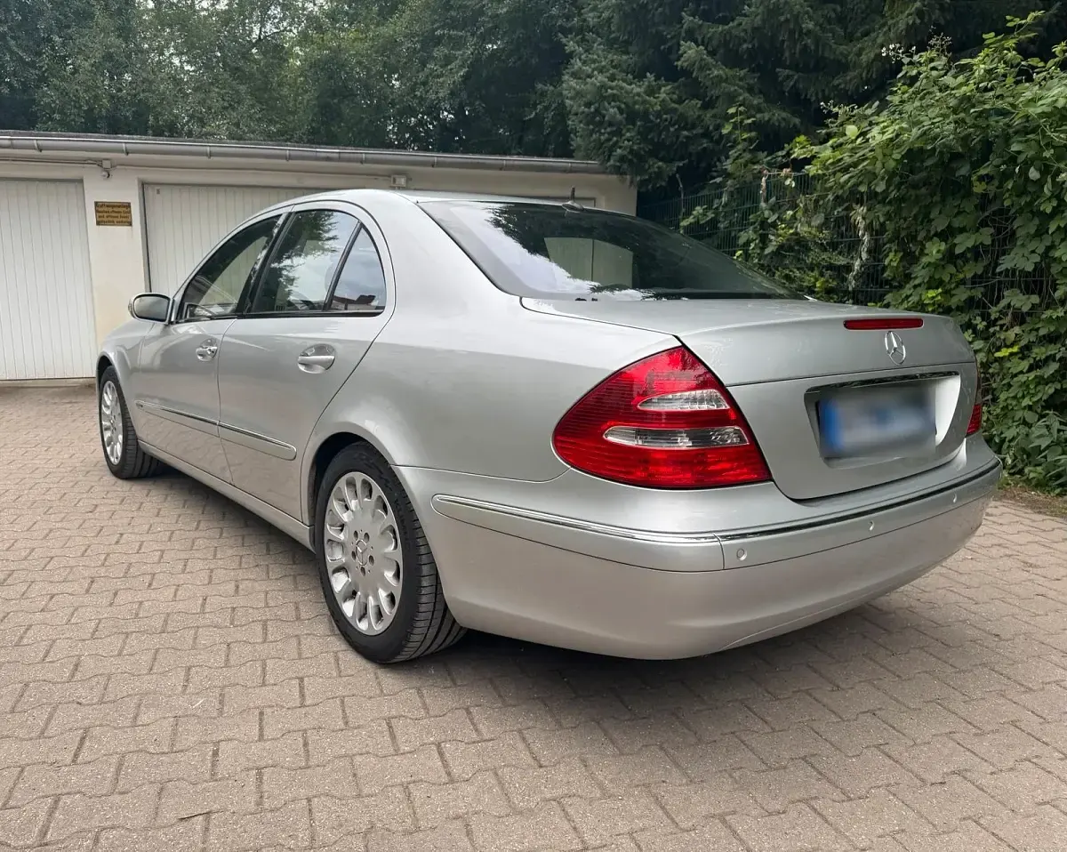 Gebraucht Mercedes E500 Elegance 306 PS (225 kW) 2004 Silber Limousine