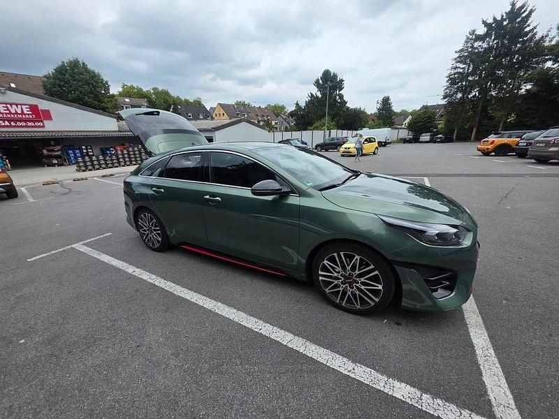 Grün Gebraucht 2023 Kia ProCeed GT GT Kleinwagen | 26.500 € (Fairer Preis) - Bild 1/4