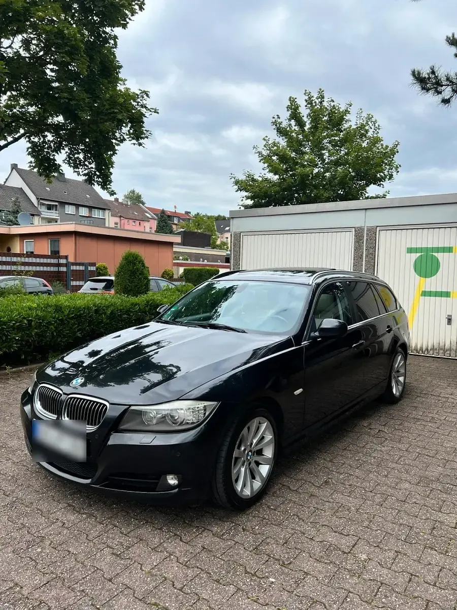 Gebraucht BMW 330 245 PS (180 kW) 2011 Schwarz Kombi