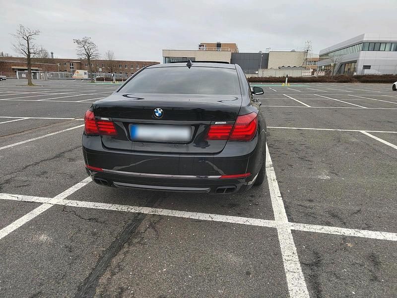 Second-hand BMW 740 313 CP (230 kW) 2013 Negru Berlinǎ