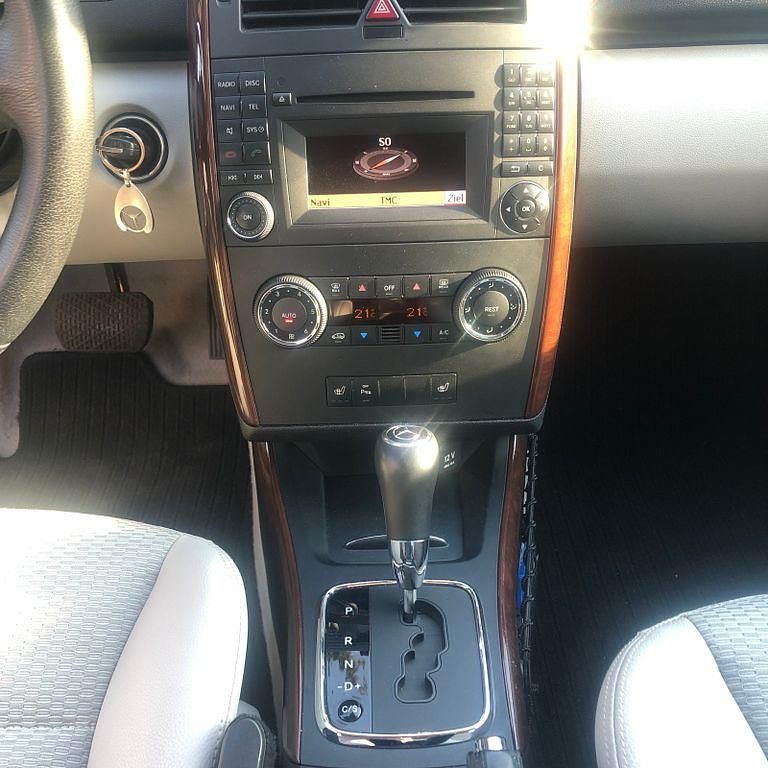 Gebraucht Mercedes A200 Elegance 136 PS (100 kW) 2010 Grau Van / Kleinbus