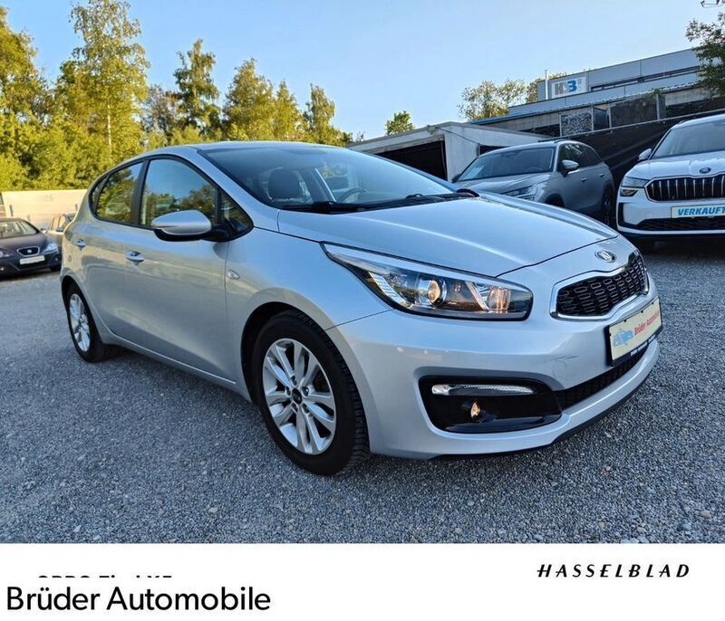 Silber Gebraucht 2016 Kia Ceed Edition 7 Limousine | 9.499 € (Fairer Preis) - Bild 1/4