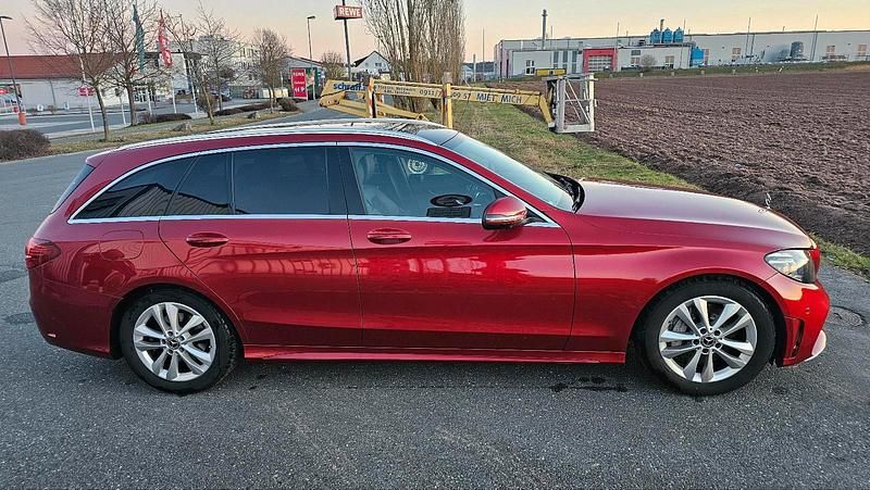 Gebraucht Mercedes C300 245 PS (180 kW) 2020 Rot Kombi