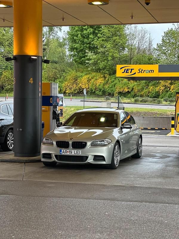 Silber Gebraucht 2012 BMW M550 Limousine | 12.900 € (Guter Preis) - Bild 1/4
