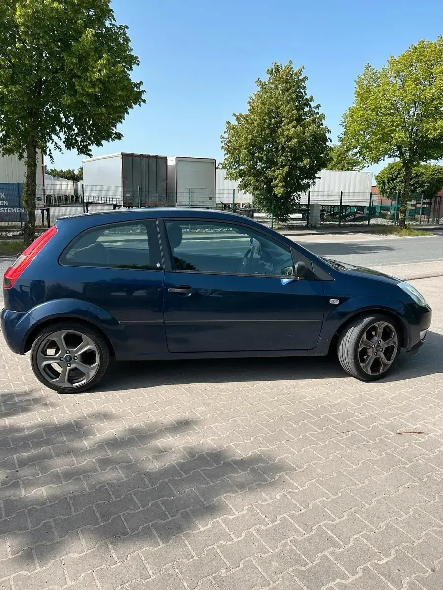 Gebraucht Ford Fiesta 80 PS (58 kW) 2005 Blau Kleinwagen