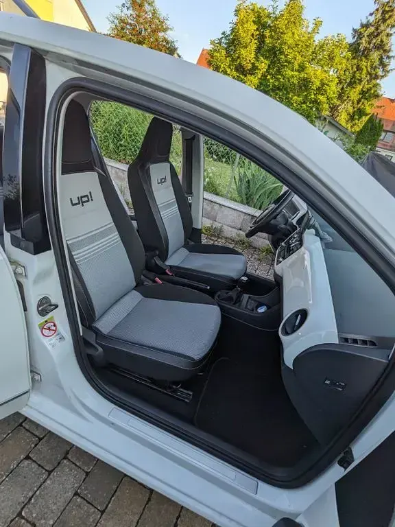 Gebraucht VW up! 75 PS (55 kW) 2013 Weiß Kleinwagen
