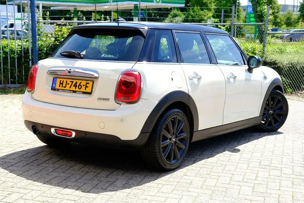 Gebraucht Mini Cooper Business 136 PS (100 kW) 2015 Weiß Kleinwagen