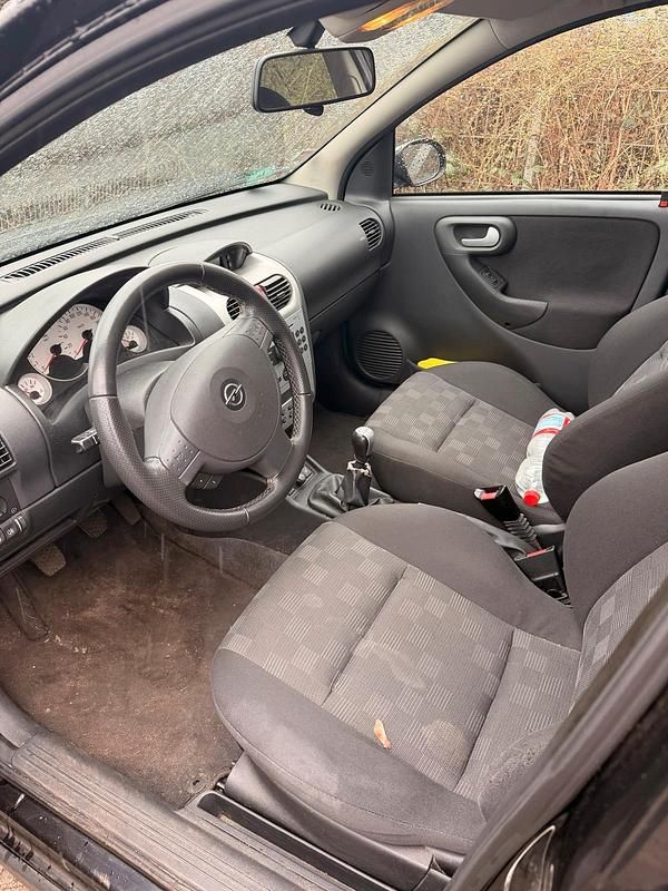 Gebraucht Opel Corsa 75 PS (55 kW) 2004 Schwarz Kleinwagen