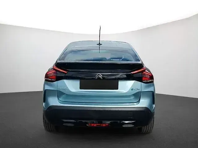 Gebraucht Citroën e-C4 Feel 100 kW (136 PS) 2022 Blau Limousine