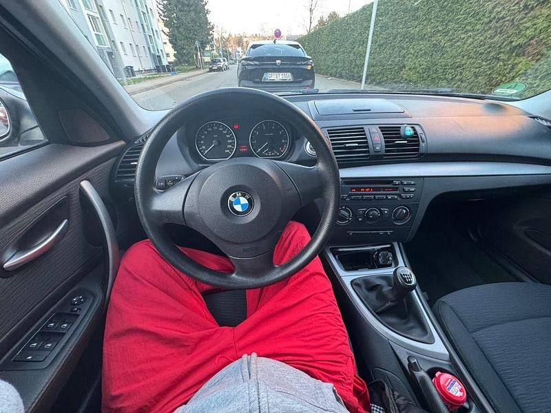 Gebraucht BMW 116 122 PS (89 kW) 2009 Schwarz Kleinwagen