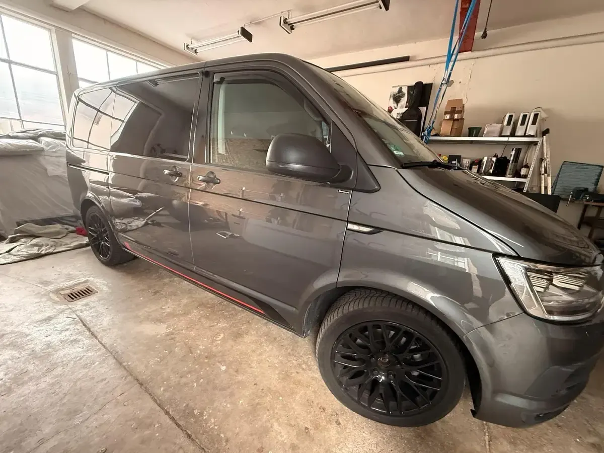 Gebraucht VW Multivan 150 PS (110 kW) 2019 Grau Van / Kleinbus