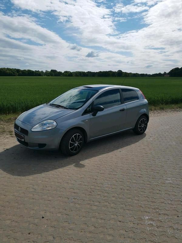 Grau Gebraucht 2007 Fiat Punto Kleinwagen | 1.900 € (Fairer Preis) - Bild 1/4