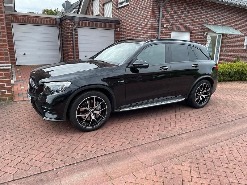 Schwarz Gebraucht 2019 Mercedes GLC43 AMG AMG SUV | 38.990 € (Fairer Preis) - Bild 1/4