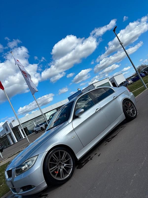 Gebraucht BMW 325 214 PS (157 kW) 2005 Silber Limousine