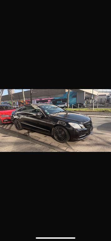 Gebraucht Mercedes E220 170 PS (125 kW) 2012 Schwarz Coupé