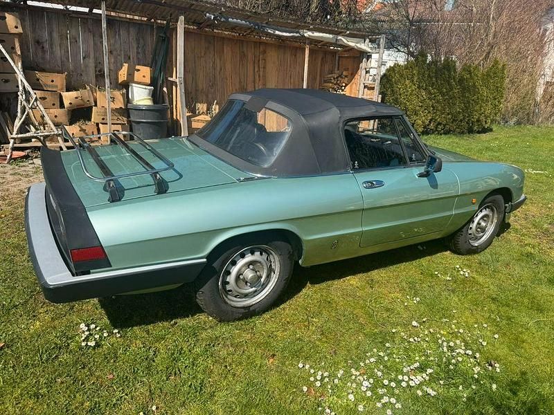 Gebraucht Alfa Romeo Spider 126 PS (92 kW) 1986 Grün Cabrio