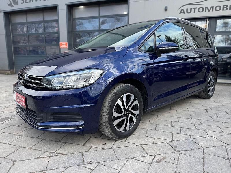 Gebraucht VW Touran Active 150 PS (110 kW) 2022 Atlantik blue metallic Van / Kleinbus