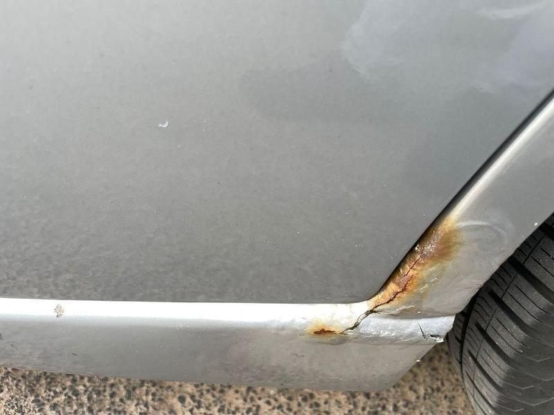 Gebraucht Ford Focus Ghia 101 PS (74 kW) 2003 Silber Limousine