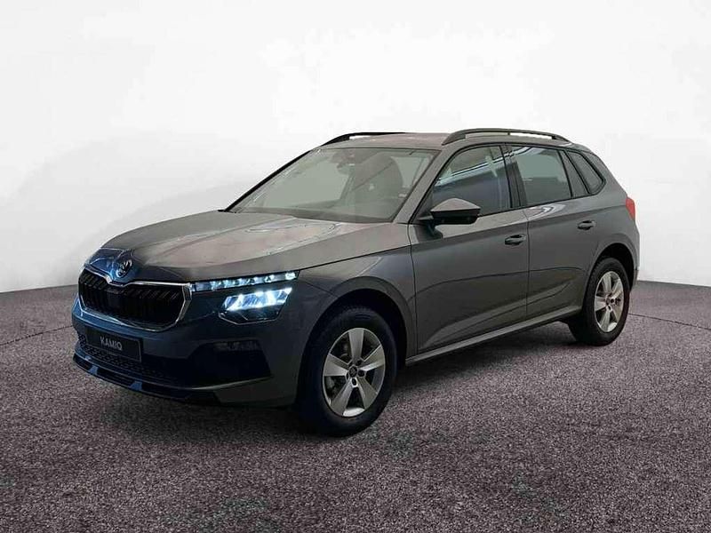 Graphitegrau metallic Gebraucht 2025 Skoda Kamiq Essence SUV | 25.780 € (Etwas zu teuer) - Bild 1/4