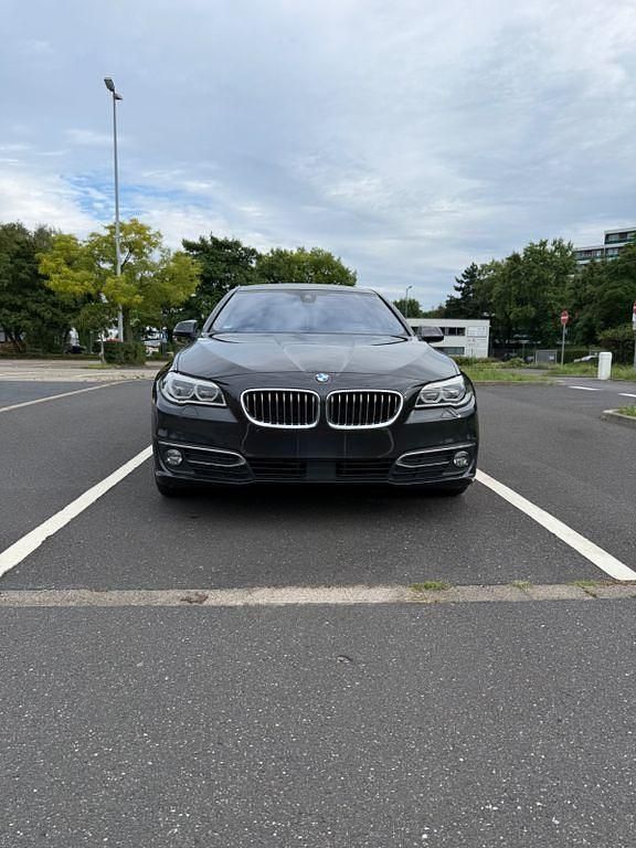 Grau Gebraucht 2016 BMW 535 Luxury Line Limousine | 24.999 € (Teuer) - Bild 1/4