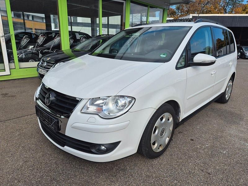 Weiß Gebraucht 2010 VW Touran Trendline Van / Kleinbus | 2.800 € (Fairer Preis) - Bild 1/4