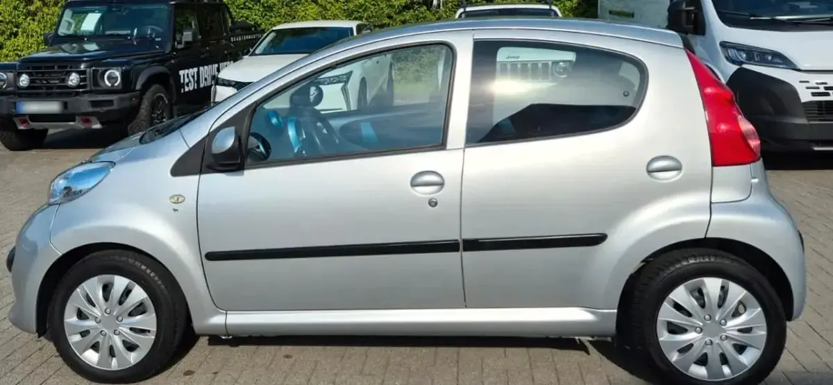 Gebraucht Peugeot 107 Urban Move 69 PS (50 kW) 2009 Silber Kleinwagen