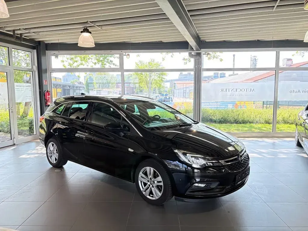Usata Opel Astra Innovation 136 CV (100 kW) 2017 Nero Station wagon