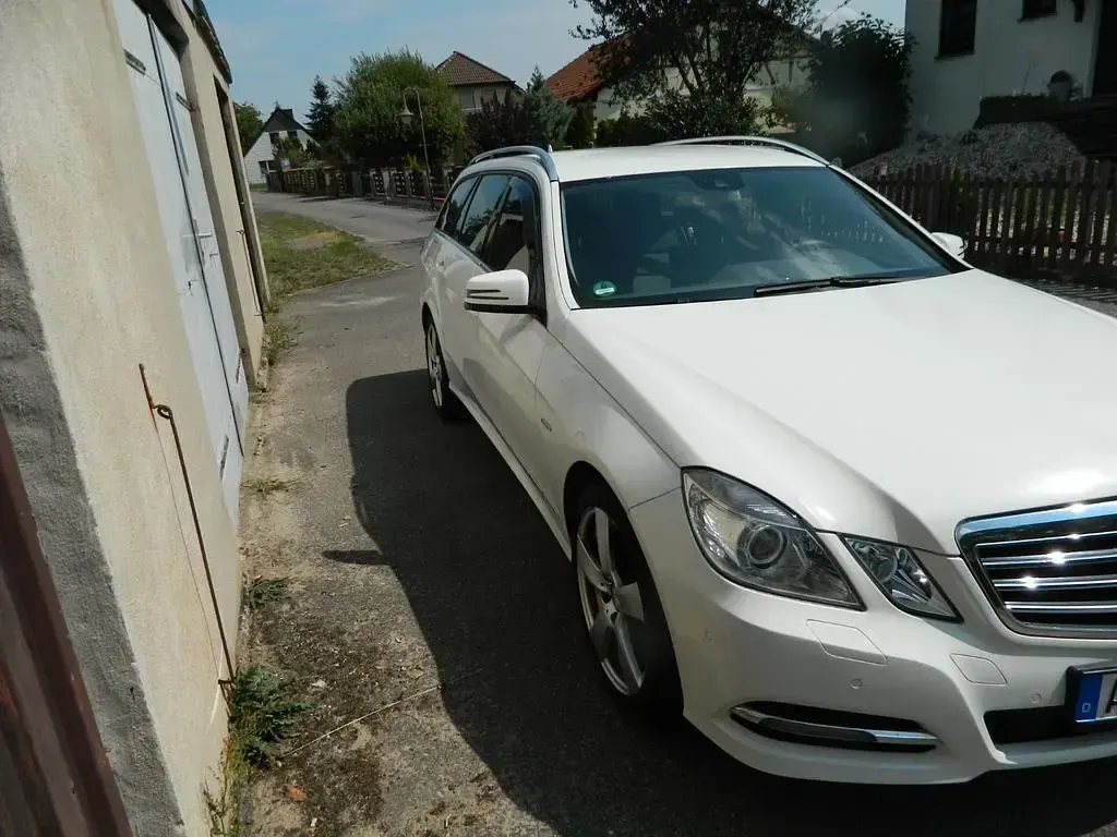 Gebraucht Mercedes E350 Elegance 265 PS (194 kW) 2011 Weiß Limousine