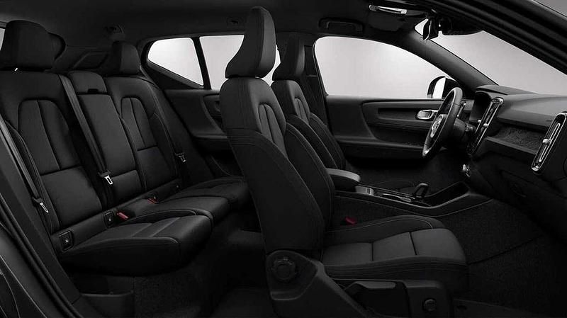 Neu Volvo XC40 Core 185 kW (252 PS) 2025 Onyx black metallic SUV