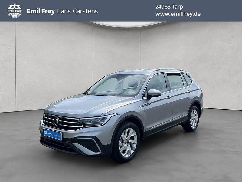 Silber Gebraucht 2024 VW Tiguan Allspace Life SUV | 31.960 € (Superpreis) - Bild 1/4